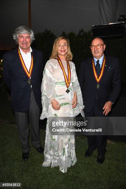 Giuseppe Penone, Francesca Lo Schiavo and Dante Ferretti pose with their medals during McKim Medal Gala at Villa Aurelia on June 7, 2017 in Rome,...