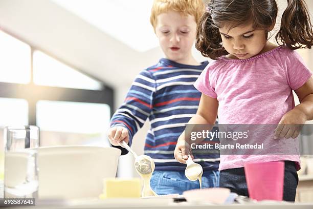 children baking cupcakes - bjarte rettedal stock pictures, royalty-free photos & images