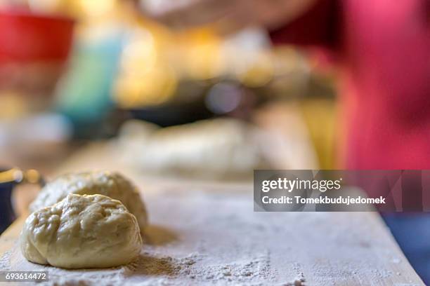 yeast dough - weizen fotografías e imágenes de stock