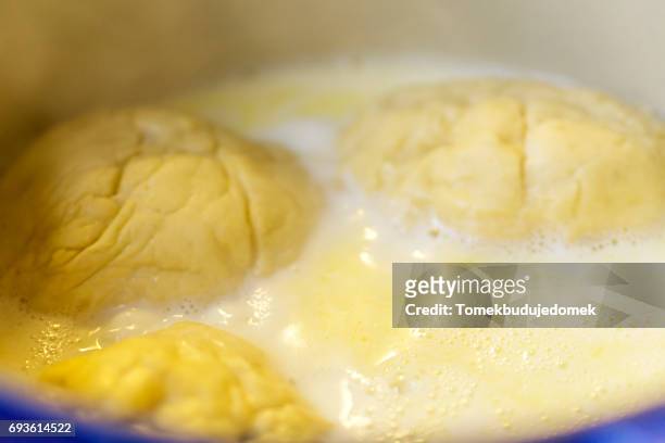 yeast dough - essen zubereiten stock pictures, royalty-free photos & images