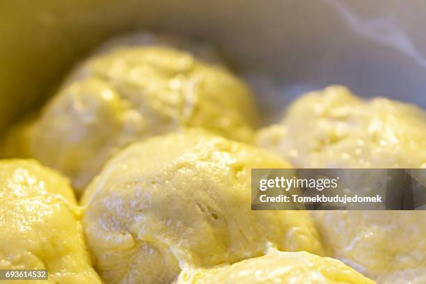 yeast dough - essen zubereiten stock pictures, royalty-free photos & images