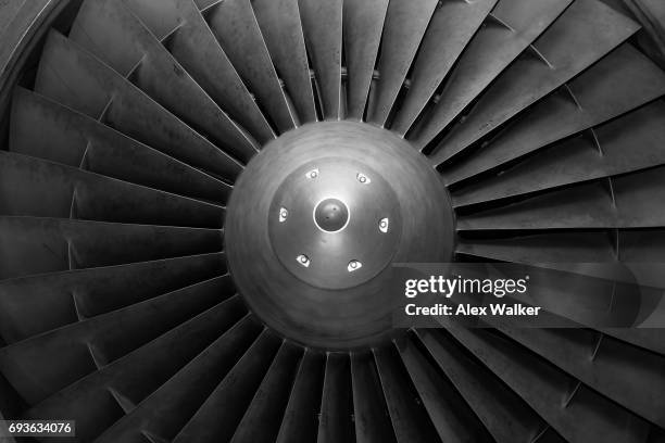 high bypass turbofan engine - titanium imagens e fotografias de stock