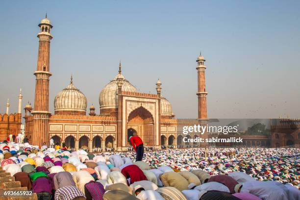 eid gebed in jama masjid, oude delhi, india. - salah islamic prayer stockfoto's en -beelden