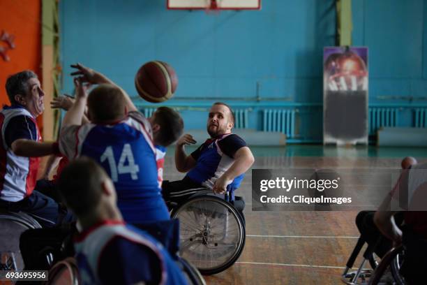 adaptive athletes on basketball match - cliqueimages - fotografias e filmes do acervo