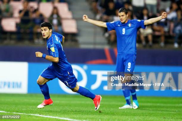 Riccardo Orsolini of Italy celebrates with Andrea Favilli after scoring a goal during the FIFA U-20 World Cup Korea Republic 2017 Semi Final match...