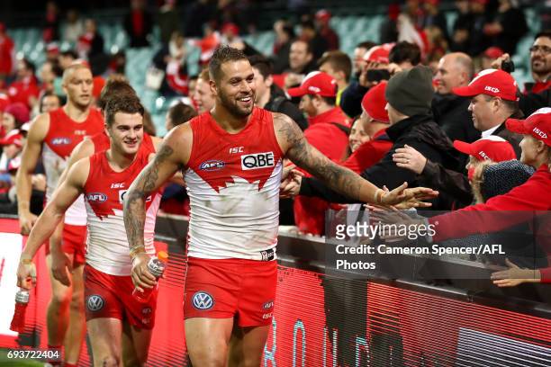 Lance Franklin of the Swans thanks fans after winning the round 12 AFL match between the Sydney Swans and the Western Bulldogs at Sydney Cricket...