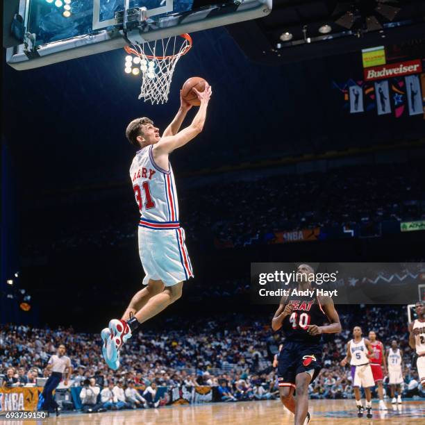 Brent Barry of the Los Angeles Clippers goes to dunk the ball during the 1996 Rookie Challenge played on February 10, 1996 at the Alamodome in San...