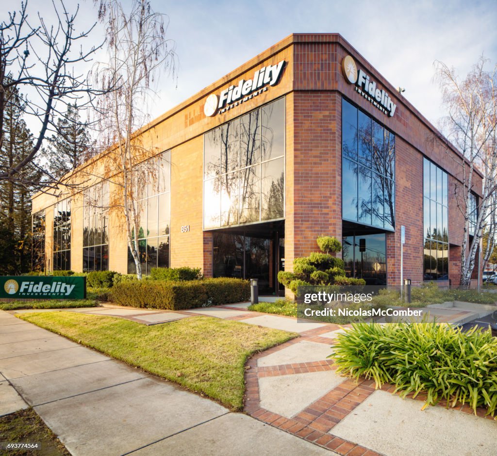 Fidelity Investment outlet building entrance with sign