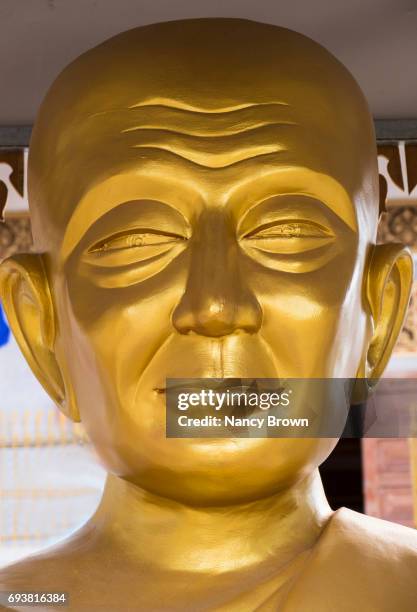 head of buddha in wat qunalom pagoda in phnom penh in cambodia. - wat ounalom stock pictures, royalty-free photos & images