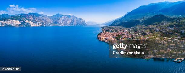 索蓮托，加爾達湖，義大利的鳥瞰圖 - lake garda 個照片及圖片檔