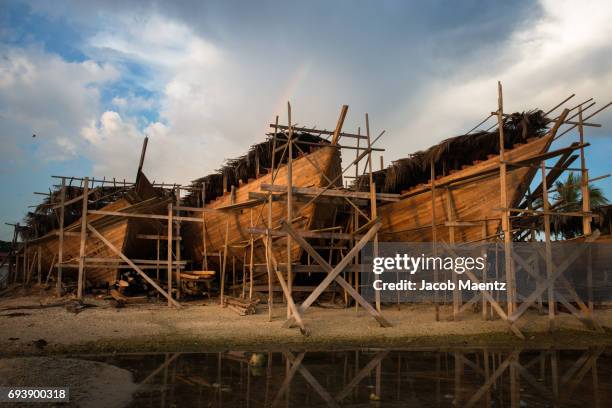 construction of prahus ships in tawi-tawi, philippines. - tawi tawi stock-fotos und bilder