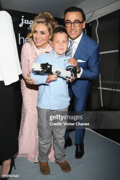 Aracely Arambula and Adal Ramones attend the "Mano A Mano" exposition on June 7, 2017 in Mexico City, Mexico. The objective of this exhibition is to...