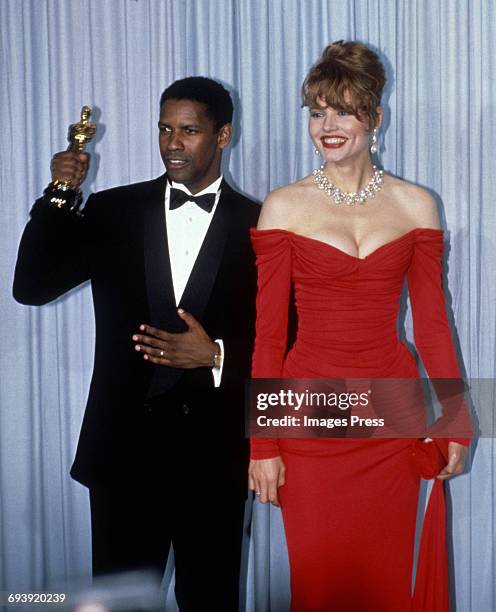 Denzel Washington and Geena Davis attend the 62nd Academy Awards circa 1990 in Los Angeles, California.