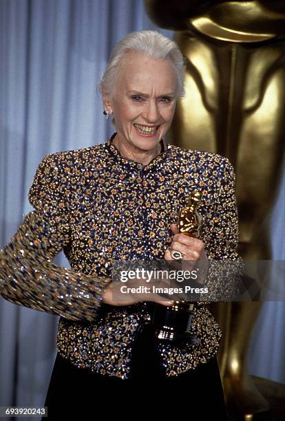 Jessica Tandy attends the 62nd Academy Awards circa 1990 in Los Angeles, California.