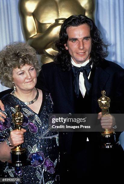 Brenda Fricker and Daniel Day-Lewis attend the 62nd Academy Awards circa 1990 in Los Angeles, California.