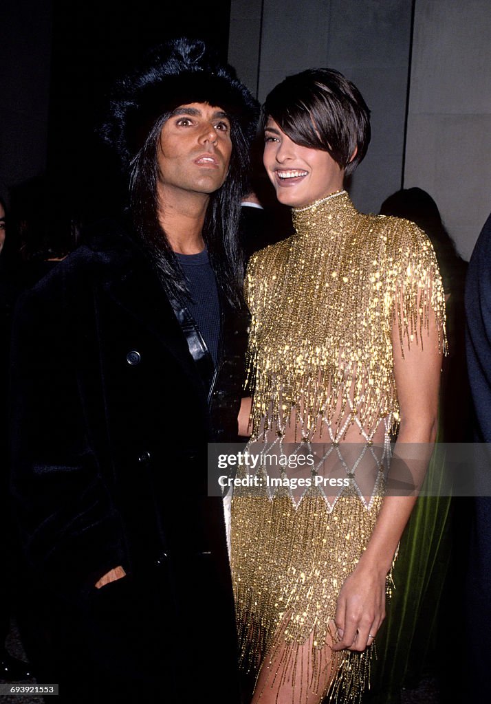 Steven Emisel Vogue Photographer Steven Meisel and Linda Evangelista circa 1990 in ...