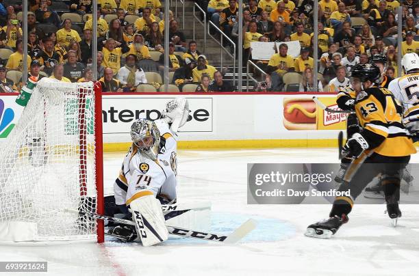 Conor Sheary of the Pittsburgh Penguins scores on goaltender Juuse Saros of the Nashville Predators during the second period of Game Five of the 2017...