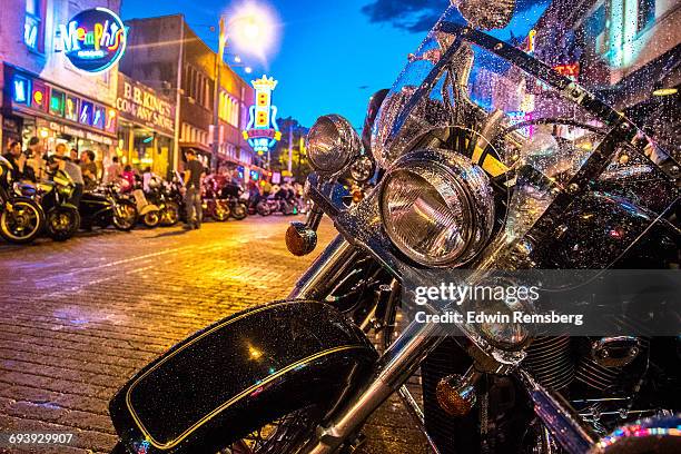 night bikes - memphis tennessee stock pictures, royalty-free photos & images