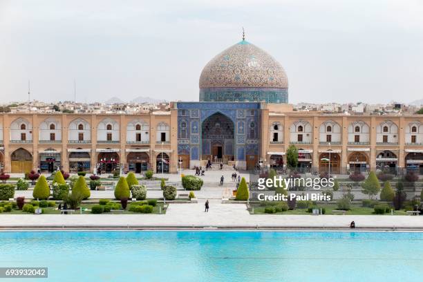 persian islamic architecture of the sheikh lotfallah mosque of isfahan - emam khomeini square stock pictures, royalty-free photos & images