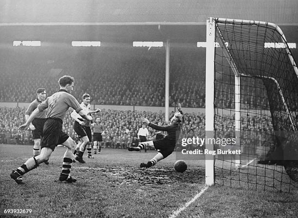 Les Bennett of Spurs shoots the ball past Wolverhampton Wanderers goalkeeper Bert Williams to score as Wolves defenders Roy Pritchard number 3 and...