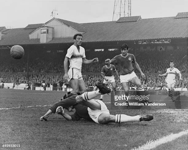 Goalkeeper Reg Matthews of Chelsea clears the ball away from Everton centre forward Jimmy Harris as Chelsea midfielder Terry Venables covers during...