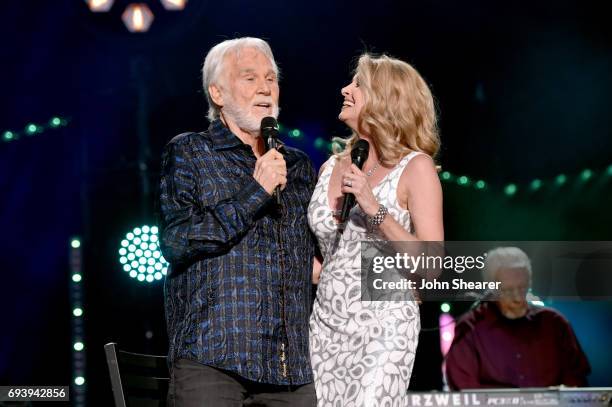 Singer-songwriters Kenny Rogers and Linda Davis perform onstage for day 1 of the 2017 CMA Music Festival on June 8, 2017 in Nashville, Tennessee.