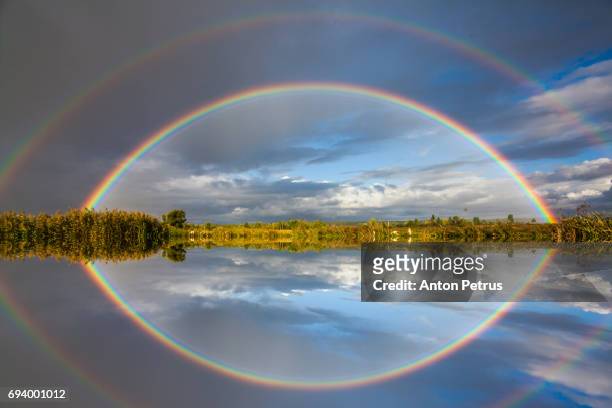double rainbow over the river - arco iris doble fotografías e imágenes de stock