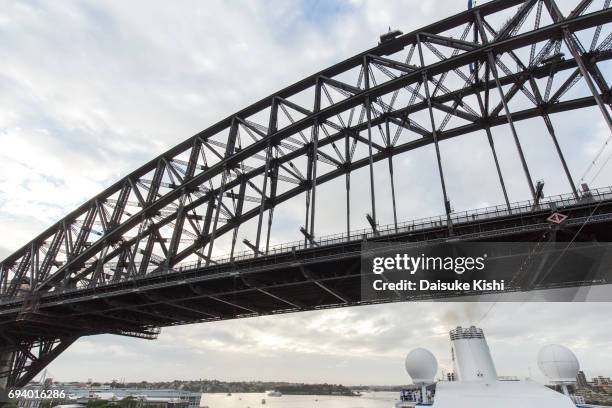 under the sydney harbor bridge, australia - scheepsschoorsteen stockfoto's en -beelden