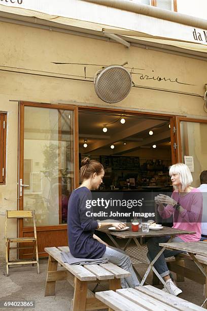 women in cafe - göteborg stad bildbanksfoton och bilder