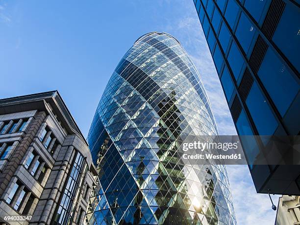 uk, london, city of london, view to 30 st mary axe at financial district - sir norman foster building stock pictures, royalty-free photos & images
