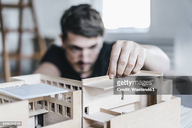architect working on architectural model - architekturmodell stock-fotos und bilder