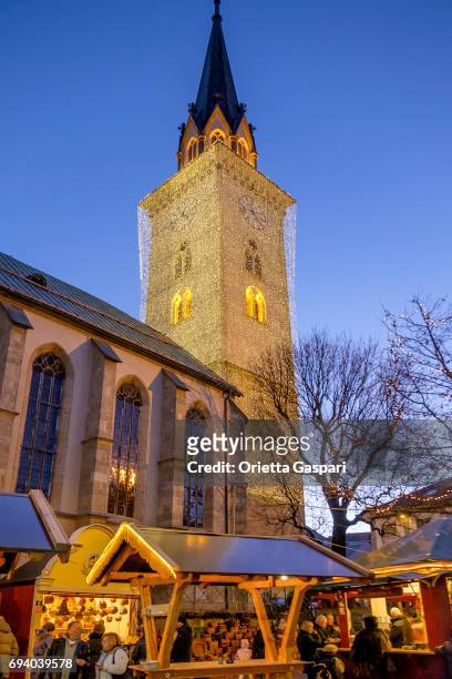 villach zu weihnachten, kirche von st. jakob - österreich - pinnacle stock-fotos und bilder