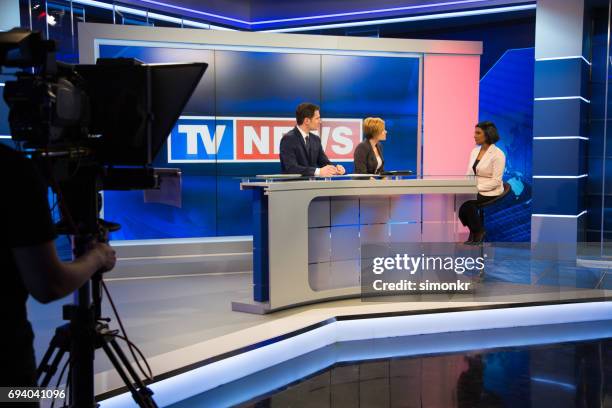 newsreader filming in press room - television interview stock pictures, royalty-free photos & images