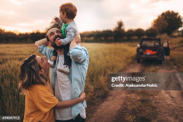 tid för familjen! - baby carrier outside bildbanksfoton och bilder