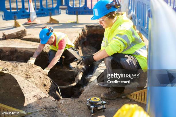 female gas ananlyst - repairing road stock pictures, royalty-free photos & images