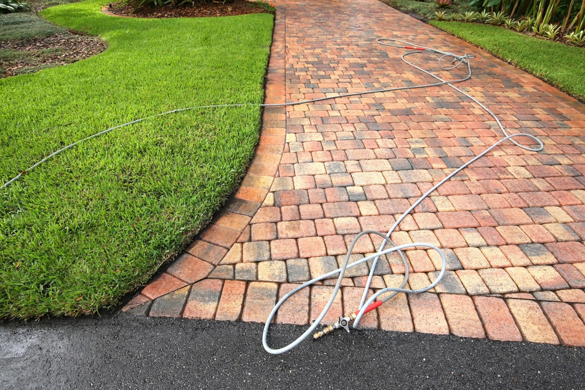 professional driveway cleaning