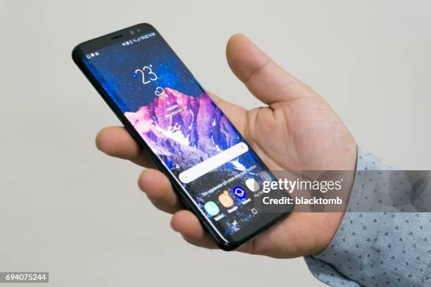 maintenant samsung galaxy s8 - samsung galaxy photos et images de collection