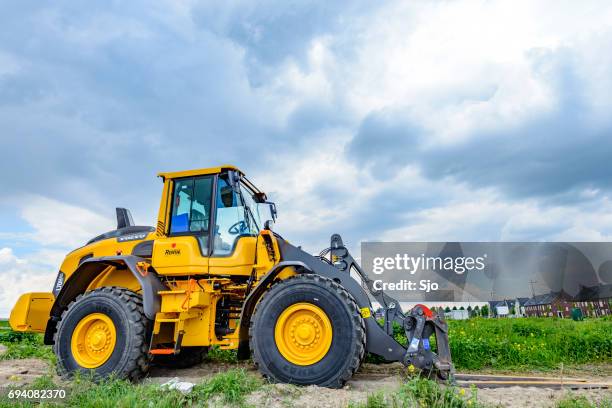 volvo l70h ruotatrice in cantiere - ruspa foto e immagini stock