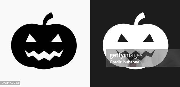 ilustraciones, imágenes clip art, dibujos animados e iconos de stock de icono de cara de calabaza de halloween en blanco y negro vector fondos - calabaza gigante