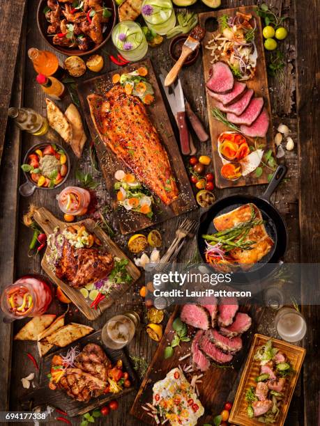 grill fest - festmahl stock-fotos und bilder