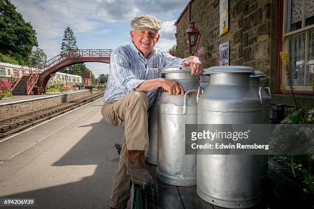 yorkshire dairy farmer - milkman fotografías e imágenes de stock