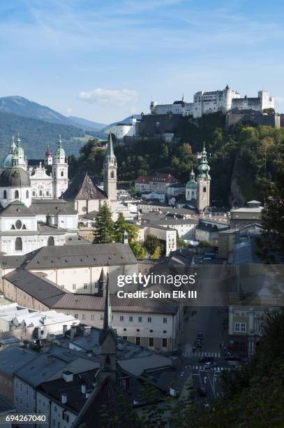 salzburg skyline - catedral de salzburgo imagens e fotografias de stock