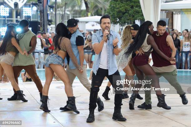 Luis Fonsi performs at the iHeartSummer '17 Weekend By AT&T, Day 1 at Fontainebleau Miami Beach on June 9, 2017 in Miami Beach, Florida.