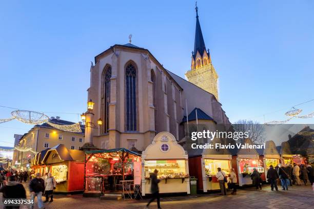 villach at christmas, the hauptplatz - austria - villach stock pictures, royalty-free photos & images