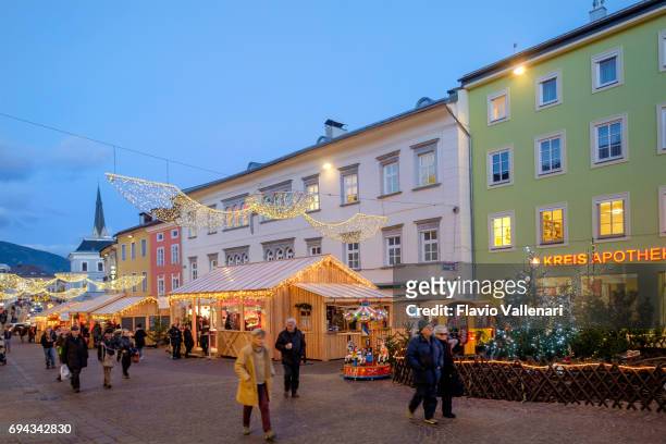 villach at christmas, the hauptplatz - austria - villach stock pictures, royalty-free photos & images
