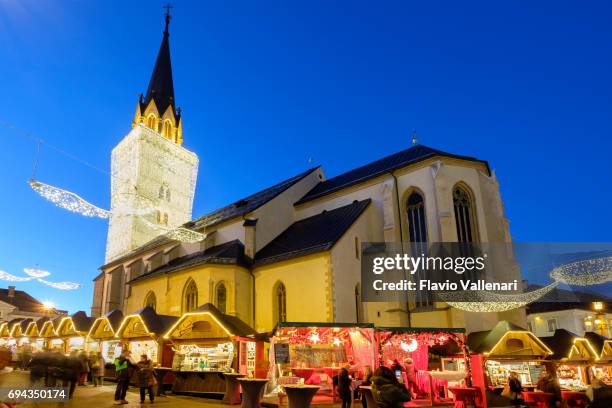 villach at christmas, christmas market & church of st. jakob - austria - villach stock pictures, royalty-free photos & images