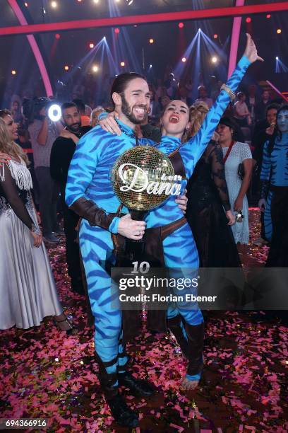 Gil Ofarim and Ekaterina Leonova during the final show of the tenth season of the television competition 'Let's Dance' on June 9, 2017 in Cologne,...