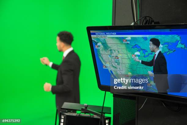 tiempo para el presentador - meteorología fotografías e imágenes de stock