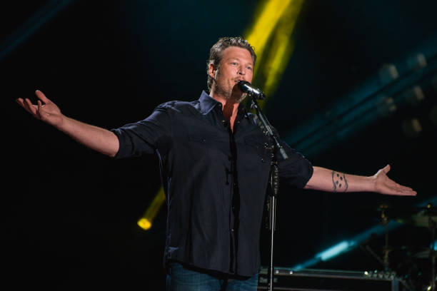 Singer Blake Shelton performs at Nissan Stadium during day 2 of the 2017 CMA Music Festival on June 8, 2017 in Nashville, Tennessee.