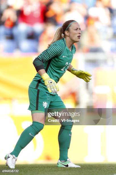 Loes Geurts of the Netherlandsduring the friendly match between the women of The Netherlands and Japan at the Rat Verlegh stadium on June 9, 2017 in...